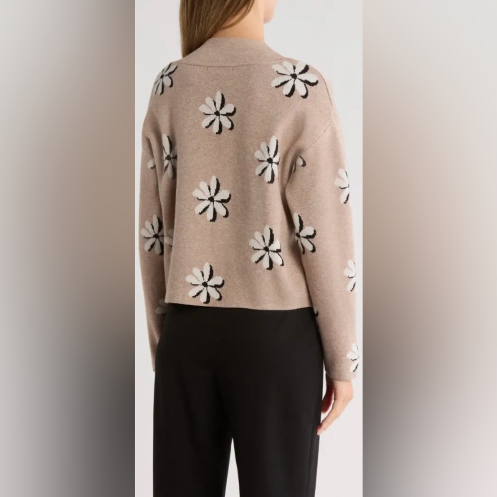 Tahari Tan Sweater with Black and White Floral Pattern Size M - Picture 2 of 7